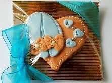 ciasteczko upominkowe dla dziewczynki o imieniu Ala - dekoracja z lukru plastycznego i posypki cukierniczej