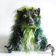 Przemiłe, futerkowe stworzenie zamieszkujące półkę