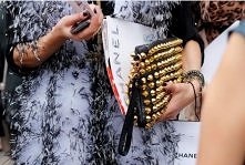 kopertówka -pasuje do wszystkiego.
Ćwieki kolce można zakupić np. allegro za około 12zł