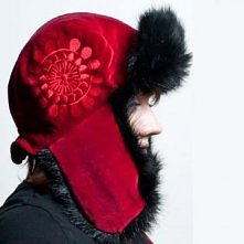 Czapka uszatka haft karmin