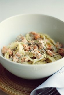 Makaron z wędzonym łososiem...