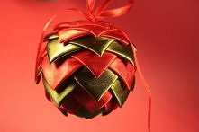 Bombka ze wstążki. 
 (klik ...