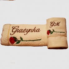 Ręczniki z imieniem, monogramem i różą - piękny prezent.