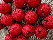 GIRLANDA ŚWIETLNA - 50 CZERWONYCH BAWEŁNIANYCH KUL (proj. kakazuk)