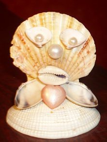 muszelki, koraliki, klej i trochę pomysłowości:)