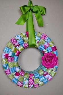 wianek z kolorowych papierów