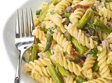 Sałatka makaronowa ze szparagami
Składniki:

Międzybrodzki Makaron Świderki –...