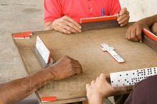 Domino - ulubiona rozrywka Kubańczyków

zwana jest też żartobliwie 'sportem narodowym' tak bardzo przylgnęła do tamtejszego życia