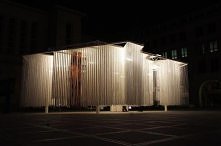 Pawilon ze sznurków w centr...