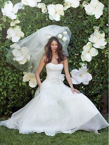 Modische A Linie Elfenbein Organza Blumen Brautkleid