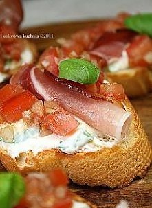 Crostini z wędzoną szynką i...