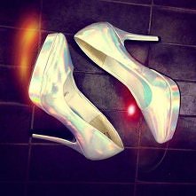 Holographic heels