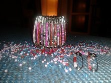 bransoletka z agrafek :D 3 dni pracy i jest :) :)