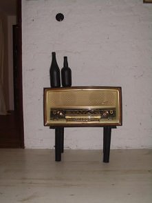 stolik ze starego (działającego!) radia Philips Saturn 573:P

więcej na blogu:
sandrynka.blogspot.com