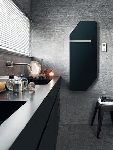 czarny grzejnik Runtal Folio Corner od TechnikaDesign.pl