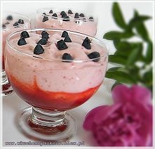 Deser truskawkowy z jagodami
 (przepis po kliknięciu w zdjęcie).