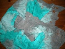 szal wykonany z wełny czesankowej merino filcowanej na mokro z dodatkiem jedwabiu