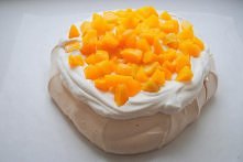 biała pavlova na walentynki :) przepis po kliknieciu w zdjecie