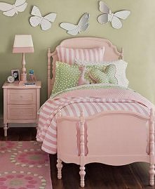 Pokój dla dziewczynki, zawsze o takim marzyłam :)

Zapraszam również do tablicy z biżuterią, każda kobieta znajdzie tutaj coś dla siebie :)