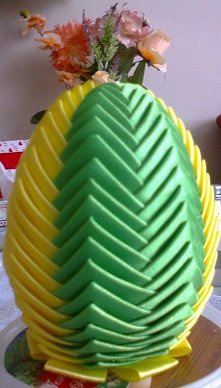 duże jajko zielono żółte wi...