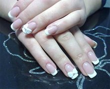 paznokcie żelowe french ślubne, kokardki, ślub