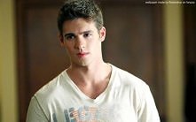 Oglądacie "Pamiętniki Wampirów" ? Szkoda że Jeremy zginą ?