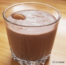 Koktajl bananowo-czekoladowy.
fitnemm.blogspot.com