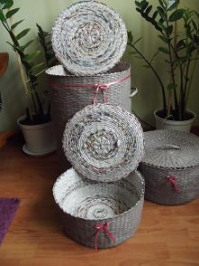 duże pudła z gazet :)