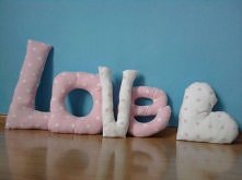 mam kilka takich zestawów kolorystycznych:)
Litery O V i serduszko można ustawić białą lub różową stroną :) Wielkość L - 20cm, pozostałe ok. 15cm