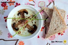 Jajka zapiekane na sosie pieczarkowym