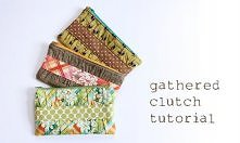 Jak znaleźć w googlach:
Noodlehead: gathered clutch tutorial

Swoją drogą, jest to etui na dowód, prawo jazdy i karty wszelkie.