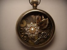 Troch? kleju... I mamy wisior.