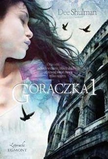 Romans na przestrzeni wieków...Kiedy gorączka mąci zmysły, ciało staje się niezależne od woli, w przedziwny sposób łączą się dwa światy, które nie maja prawa mieć styczności... ...