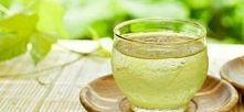 Zdrowotne właściwości zielonej herbaty wynikają przede wszystkim z jej silneg...