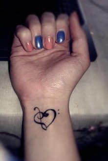 Moje cudeńko :) 
"Ucha nadstawiam, słucham jak gra.. muzyka we mnie w muzyce JA.."