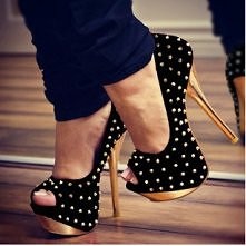 Czarne z ćwiekami ;D