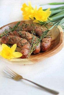Wielkanocne smaki - biała kiełbasa pieczona w ziołach - przepis po kliknięciu...