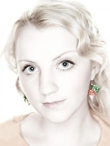 Harry poznał Lunę na piątym rokuuki w Hogwarcie. Była ona od niego o rok młodsza. Została mu przedstawiona przez Ginny (ona i Luna były przyjaciółkami, które pochodziły z różnyc...