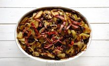 Zapiekanka z ziemniakami, grzybami, chorizo i kiełbasą kresową
