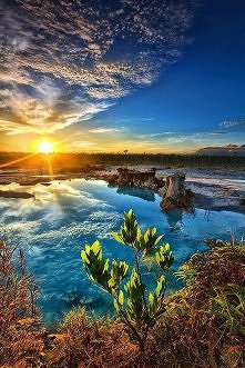 Beautiful Blue Lake - Singk...