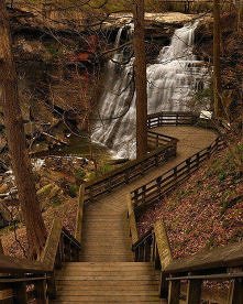 Brandywine Falls, Ohio.
Photo by Jeff Burcher.
flickr. com/photos/jimmy-jay/7033371617/