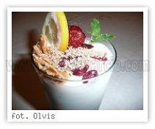 Składniki
Shake waniliowy:
2 szkl lodow waniliowych
1 1/4 szl mleka
3 lyzki cukru

Shake czekoladowy:
2 szkl lodow waniliowych
1 1/4 szkl mleka
2 lyzki czekoladowego napoju Nesq...