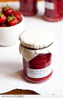 Dżem truskawkowo-bananowy z wanilią

* 2 kg truskawek
* 1 kg bananów (waga ze...