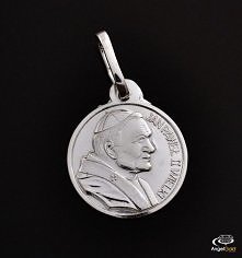 ANGELGOLD.PL Srebrny medalik przedstawiający postać papieża Jana Pawła II, w całości wykonany ze srebra próby 925.