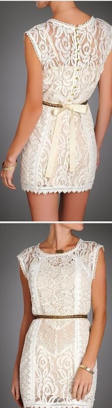 Biała, koronkowa sukienka
