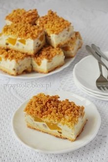 sernik z brzoskwiniami