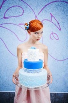 Suknia ślubna: Rossi, Atelier Desirer
Tort weselny: Cukiernia Cieplak
Fotografie: Ela i Michał Barteczko