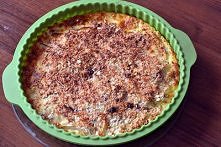 Owsiana szarlotka na śniadanie

 Składniki:

    2 jabłka
    1 szklanka płatków owsianych
    2 jajka
    1/2 szklanki mleka
    cytryna
    garść rodzynek
    cynamon 
    kar...