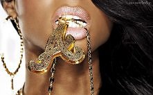 Ciemnoskóra Piękność i Biżu...