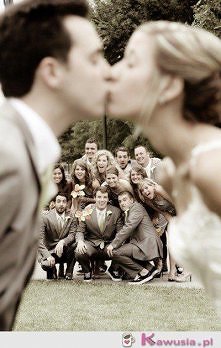 świetny pomysł na zdjęcie z sesji ślubnej.